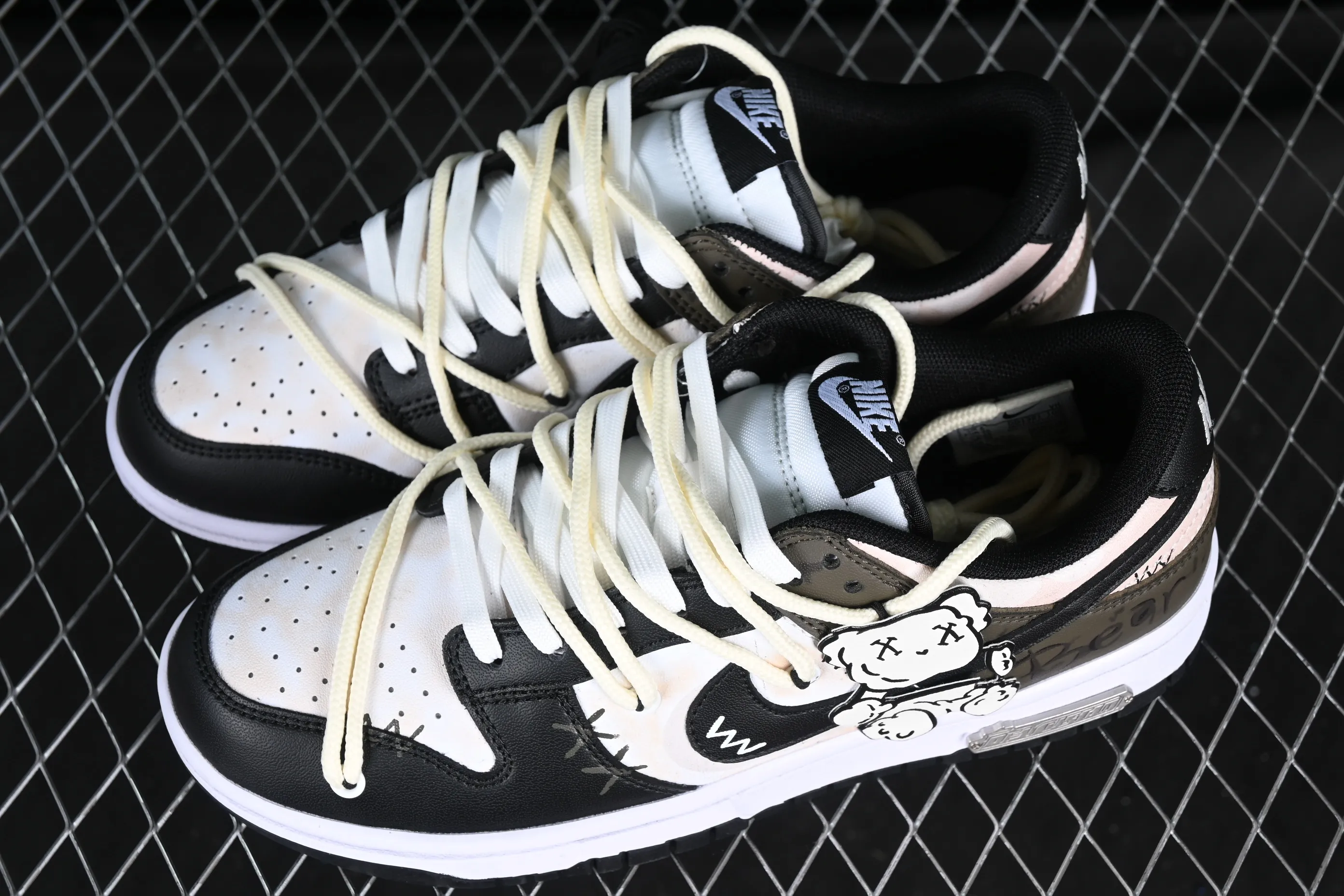 All Categories Nk SB Dunk Series Nk SB Dunk Low Low-top sneakers Customized large box Nk Dunk Low Ragdoll Doll Simple SB strap low-top casual sneakers DD1391-100